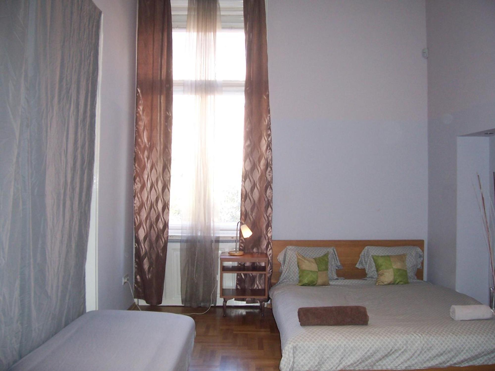 T & E Apartment Budapest Extérieur photo