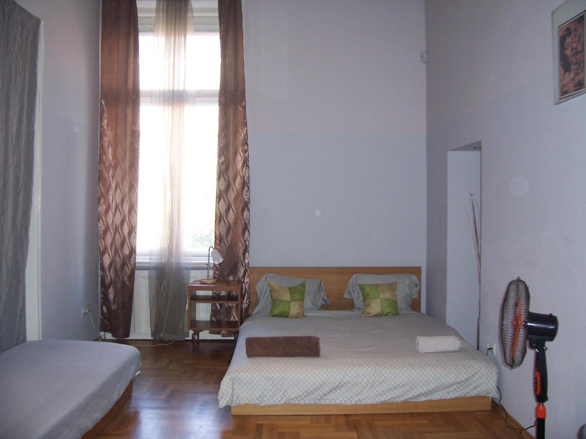 T & E Apartment Budapest Extérieur photo